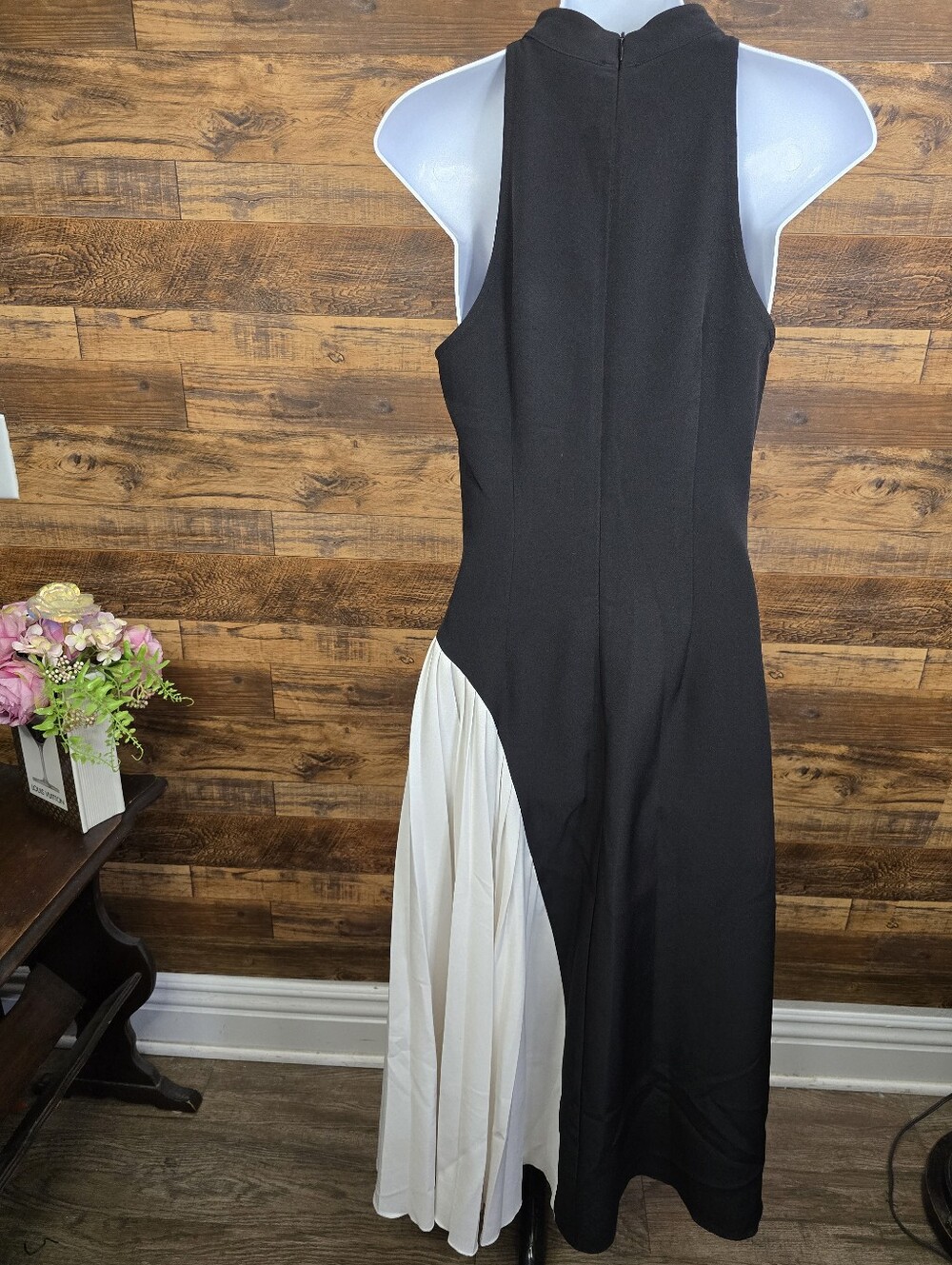 SHEIN HAUTE✨️Black Halter Maxi Dress with White Pleated Side - Picture 2 of 3